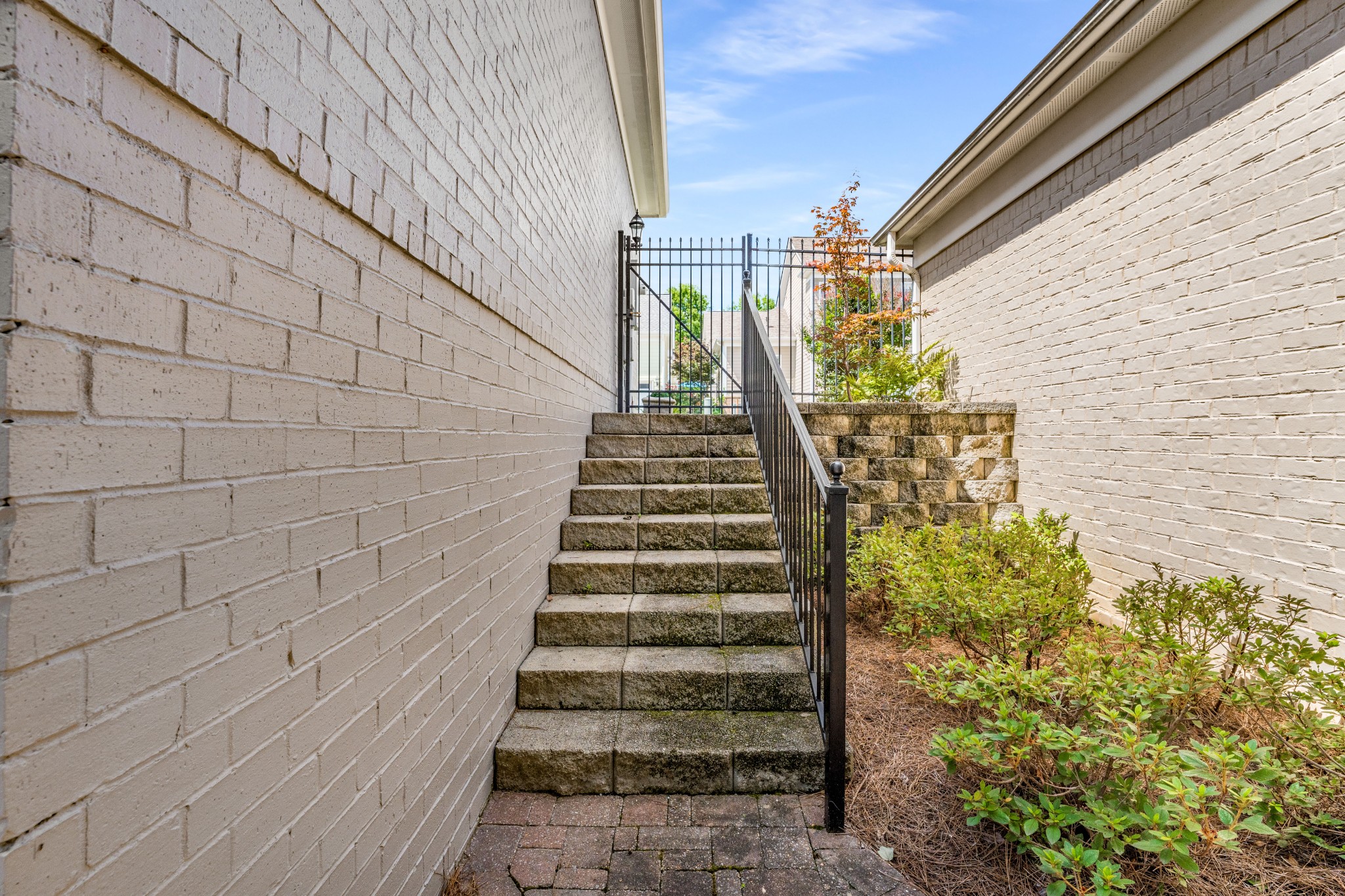 686 Pebble Springs Dr