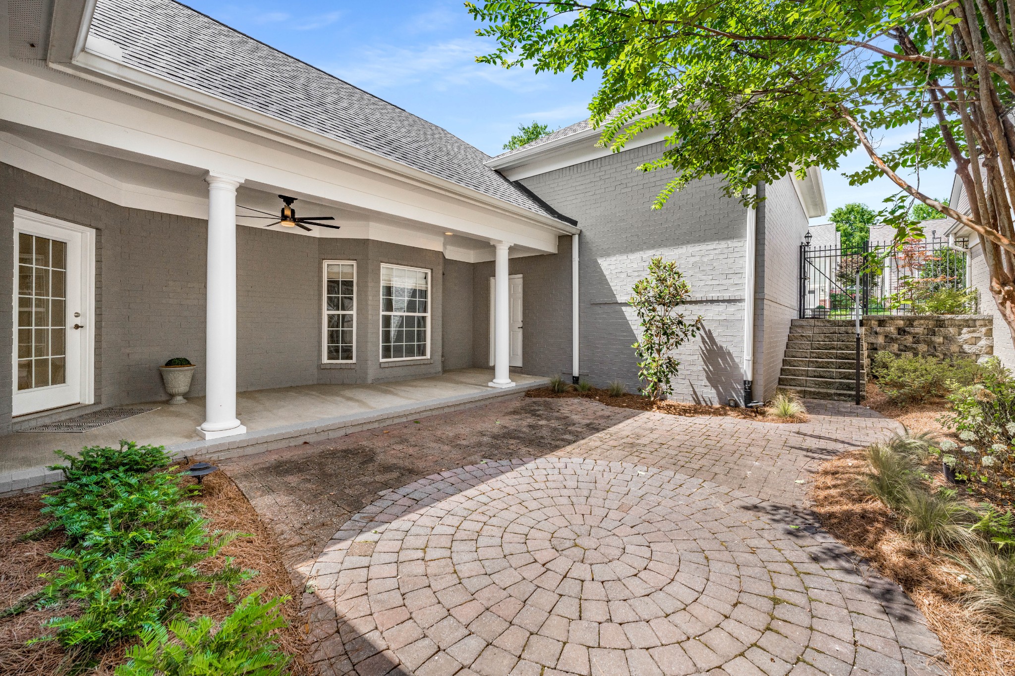 686 Pebble Springs Dr