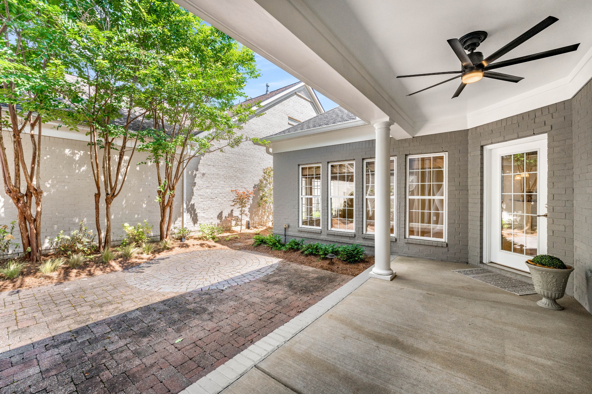 686 Pebble Springs Dr