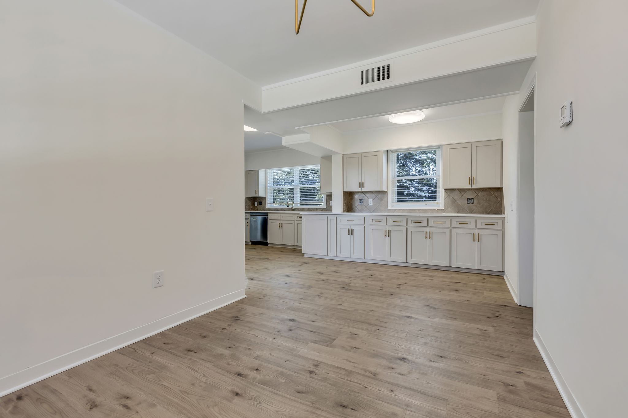 103 Skyview Ter