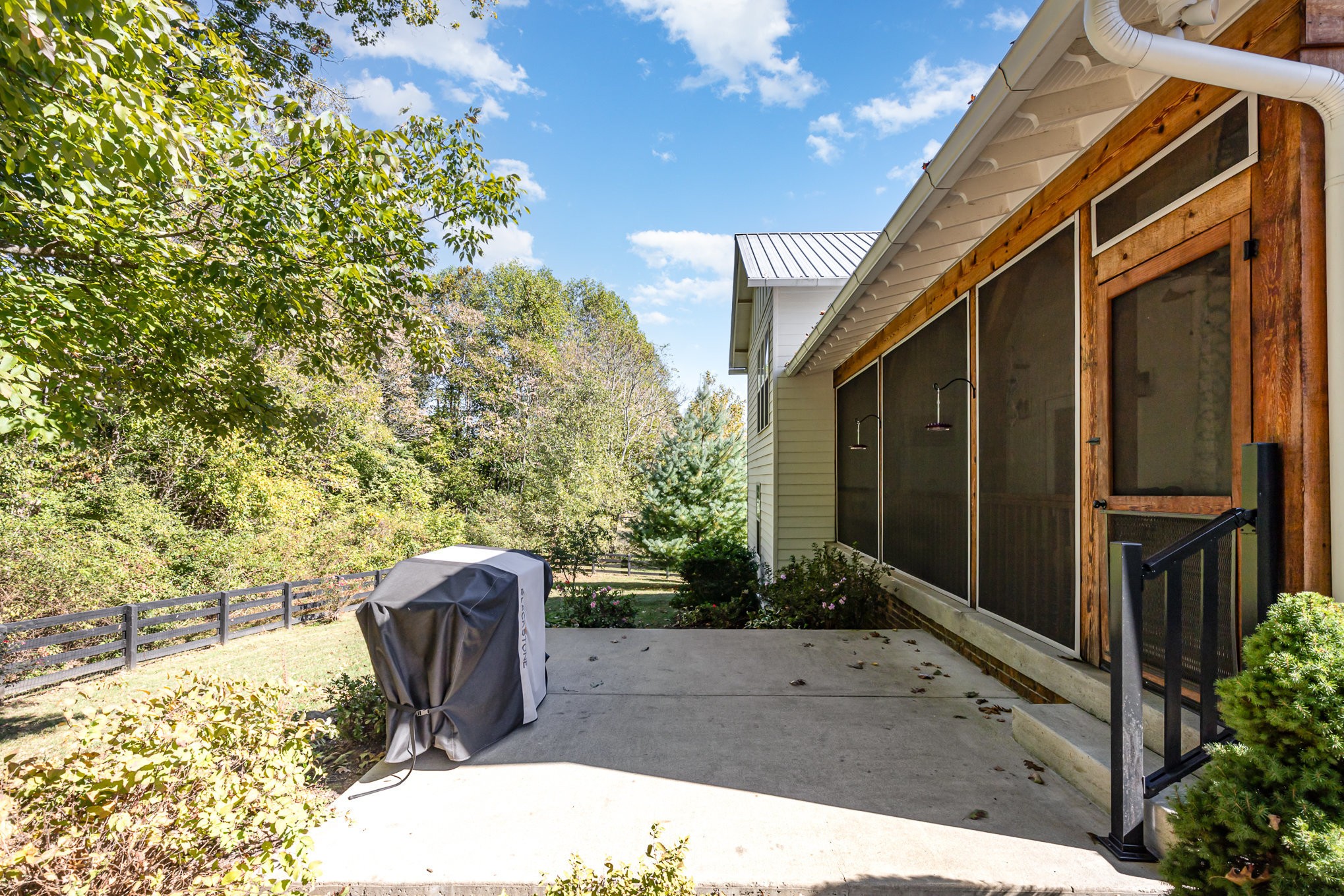 624 Shadowbrook Dr