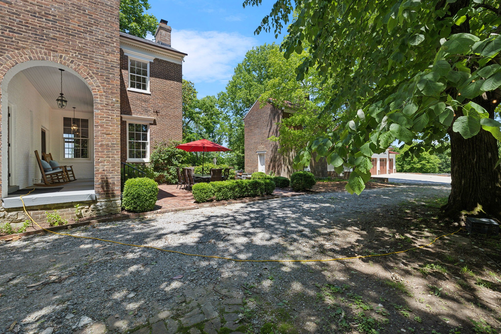 1800 Grey Pointe Dr
