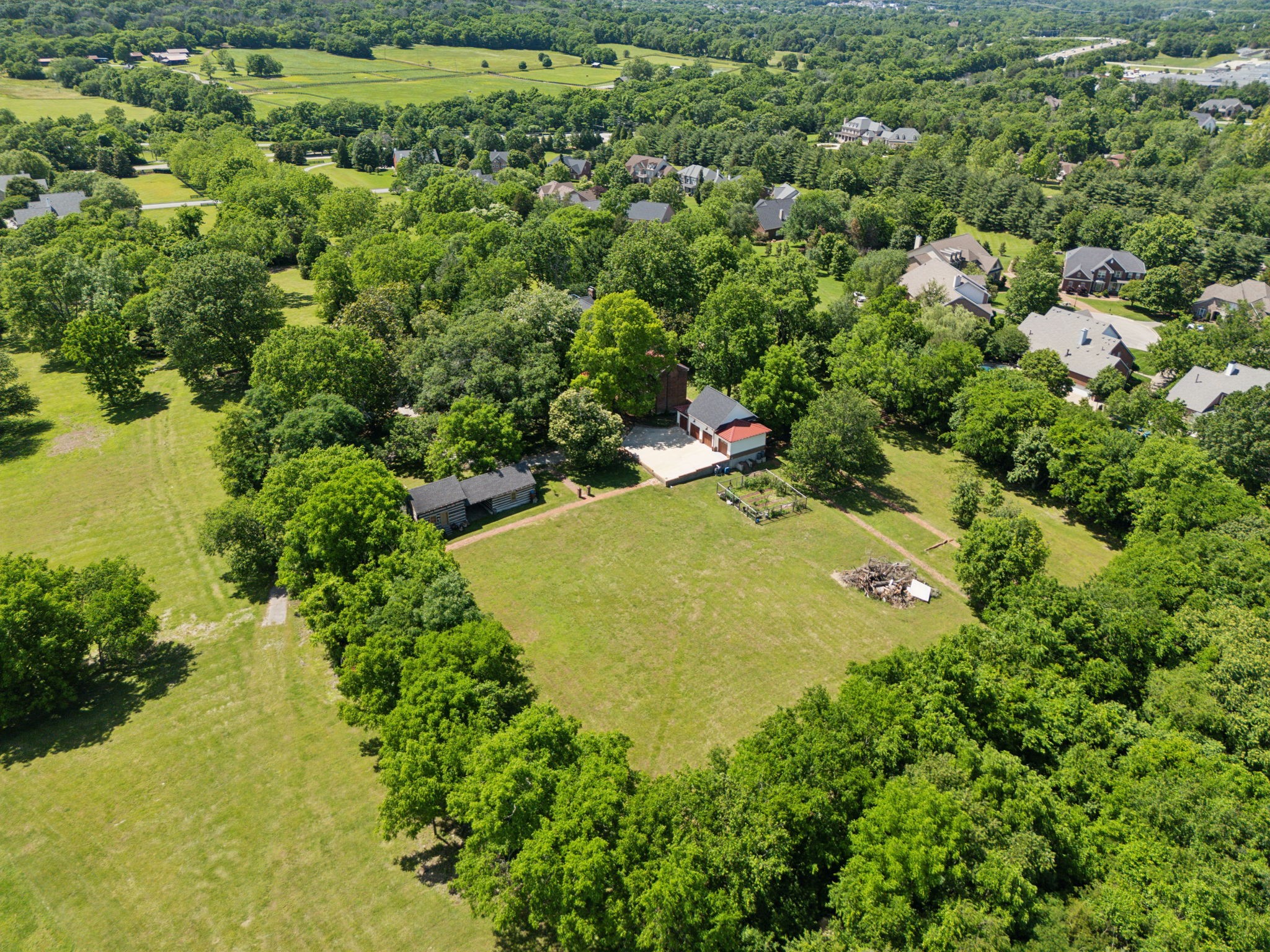 1800 Grey Pointe Dr