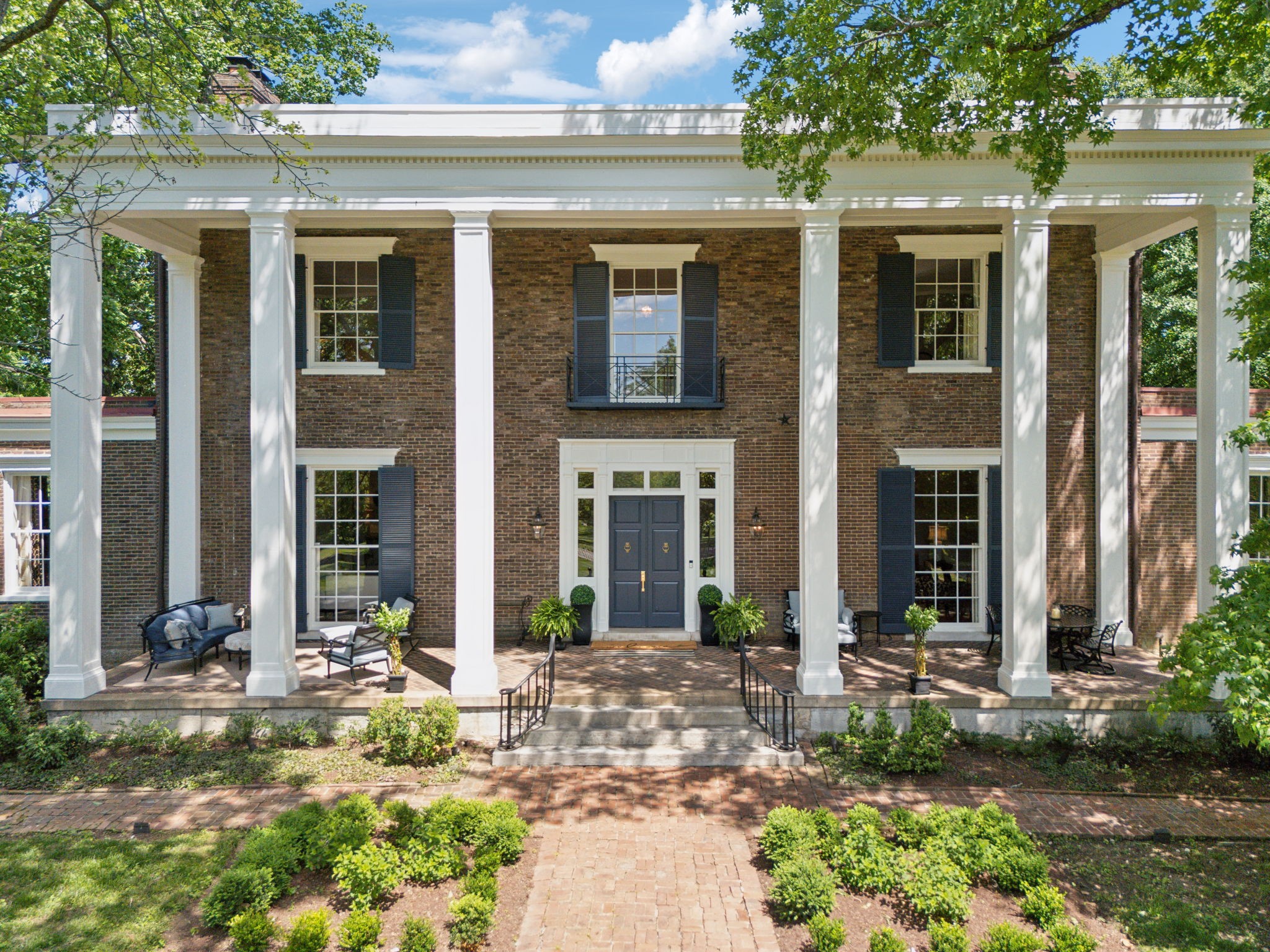 1800 Grey Pointe Dr
