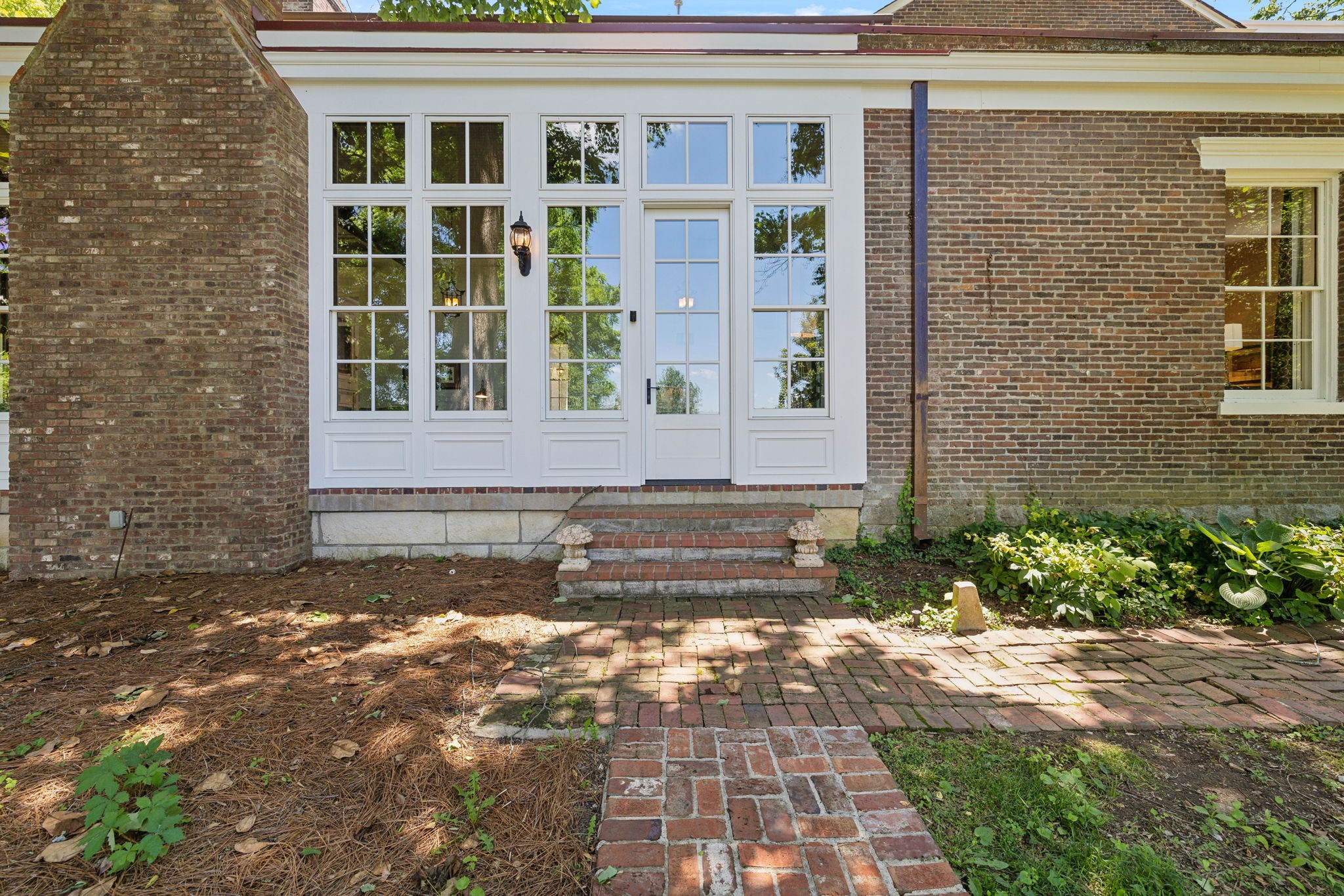 1800 Grey Pointe Dr