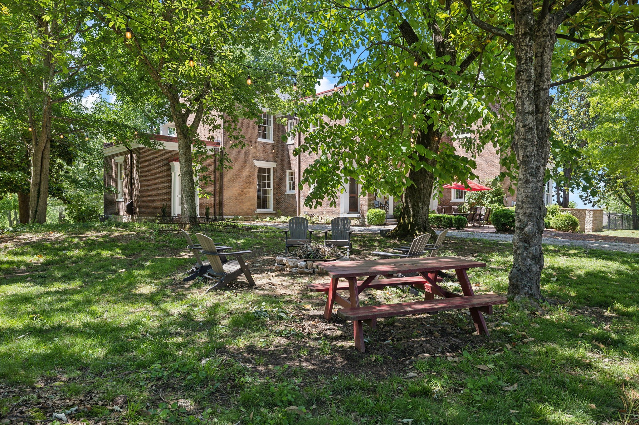 1800 Grey Pointe Dr