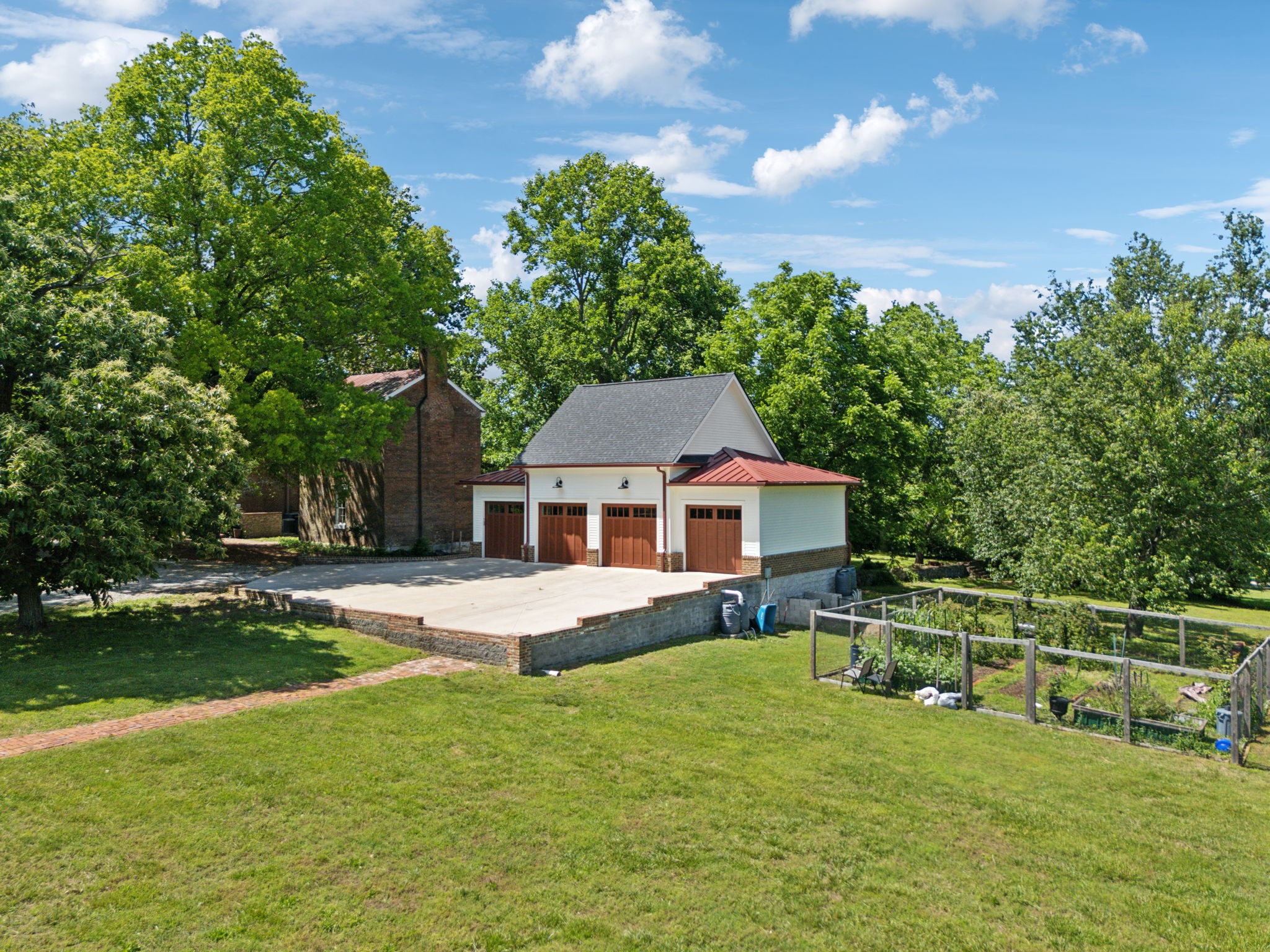 1800 Grey Pointe Dr