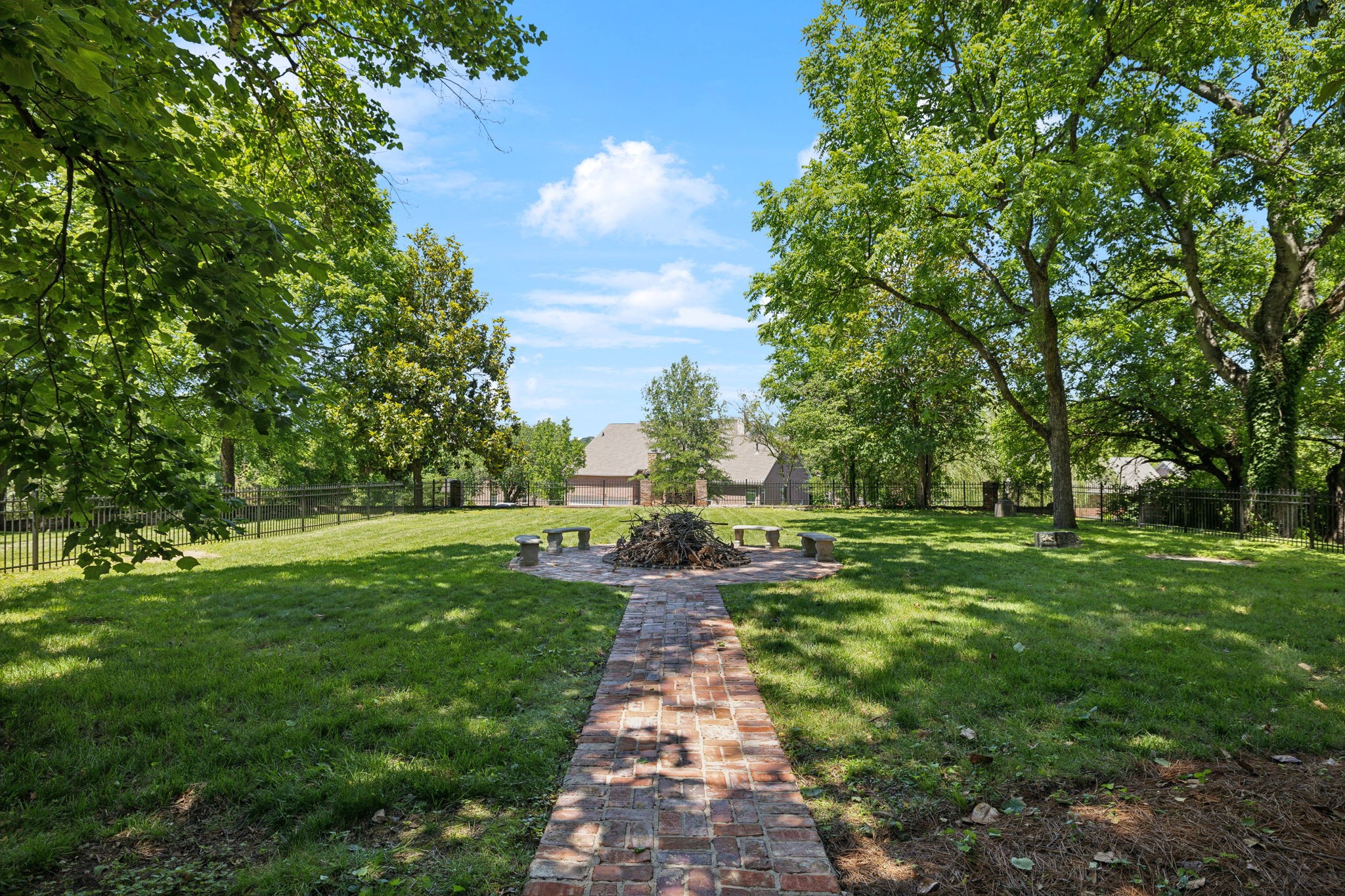 1800 Grey Pointe Dr