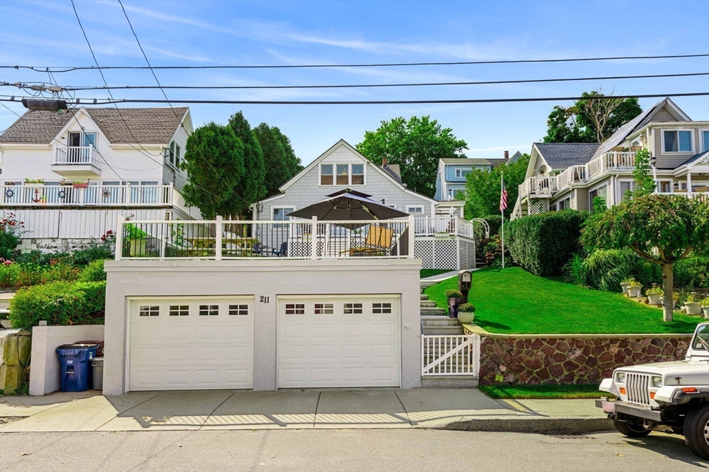 211 Endicott Ave