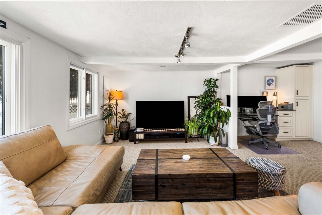 211 Endicott Ave