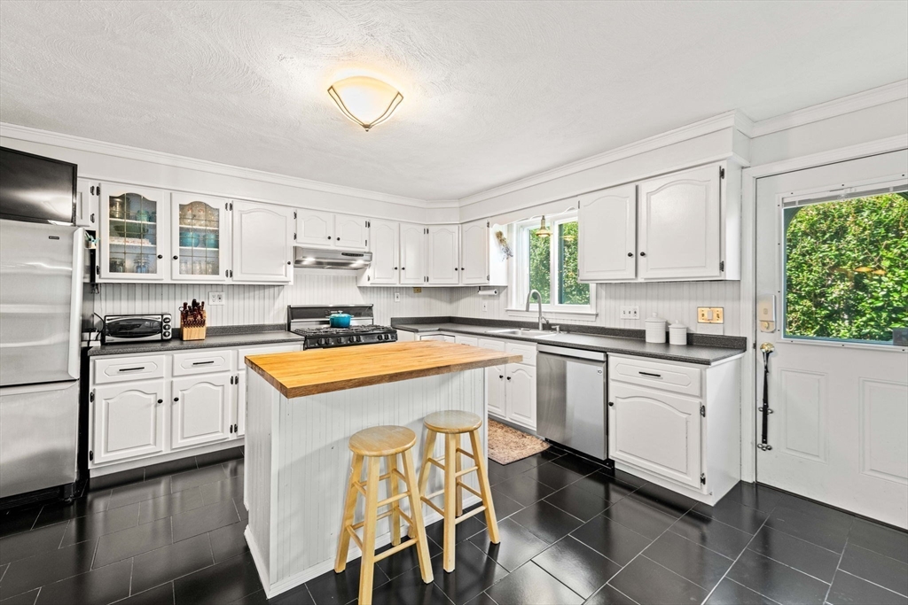 211 Endicott Ave