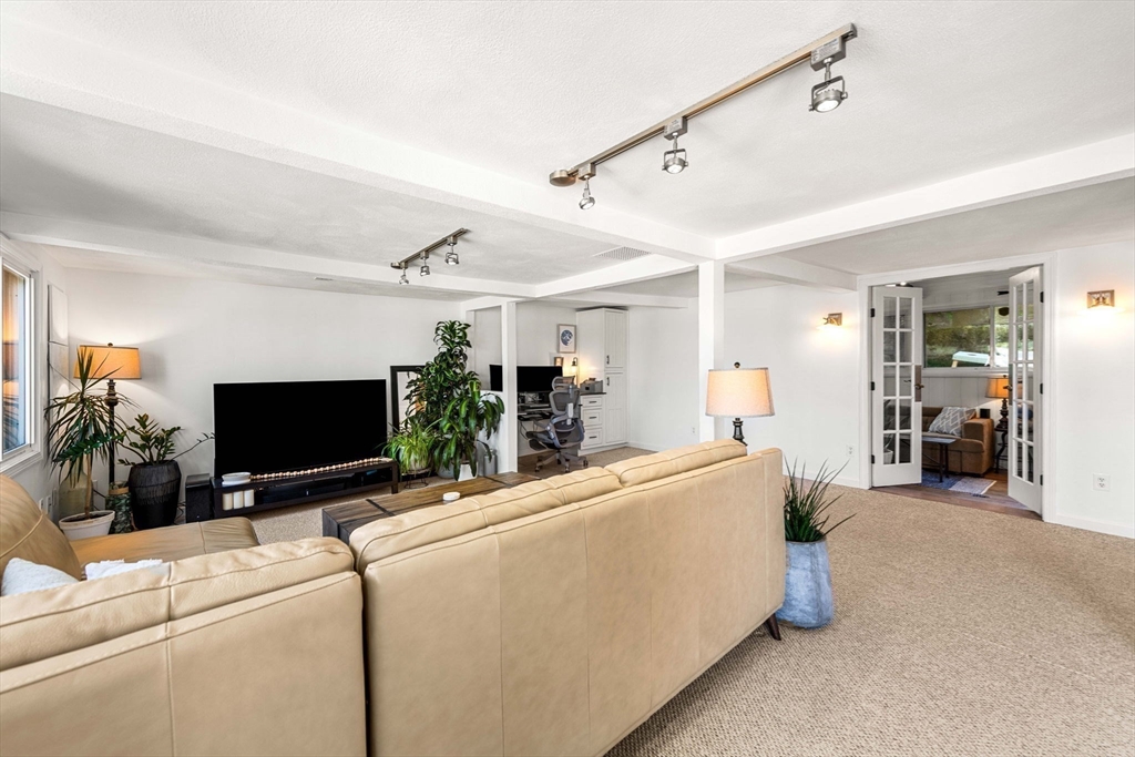 211 Endicott Ave