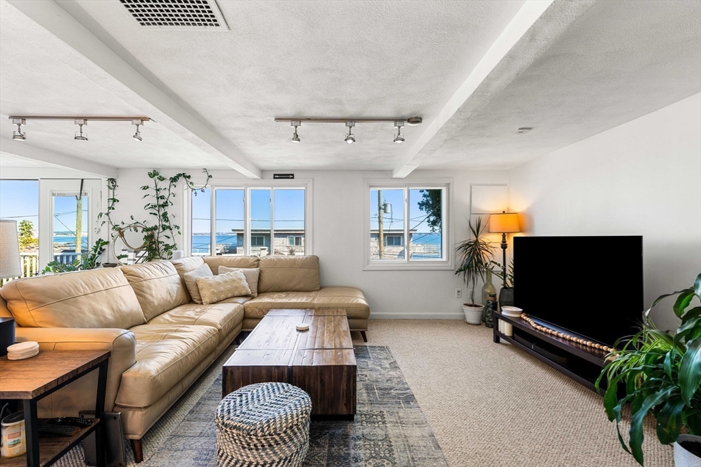 211 Endicott Ave