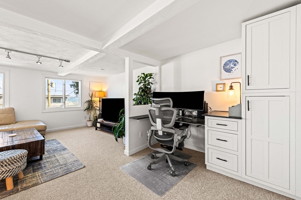 211 Endicott Ave