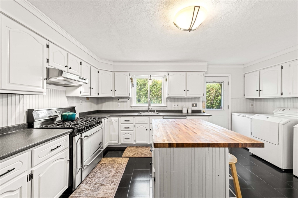211 Endicott Ave