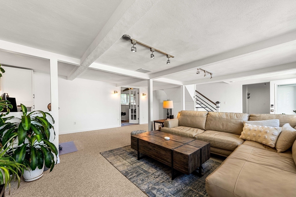 211 Endicott Ave