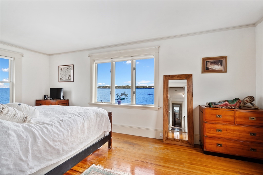 92 Bay View Ave