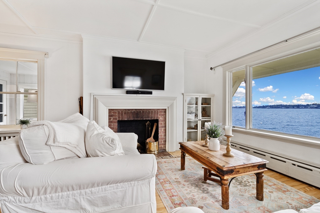 92 Bay View Ave
