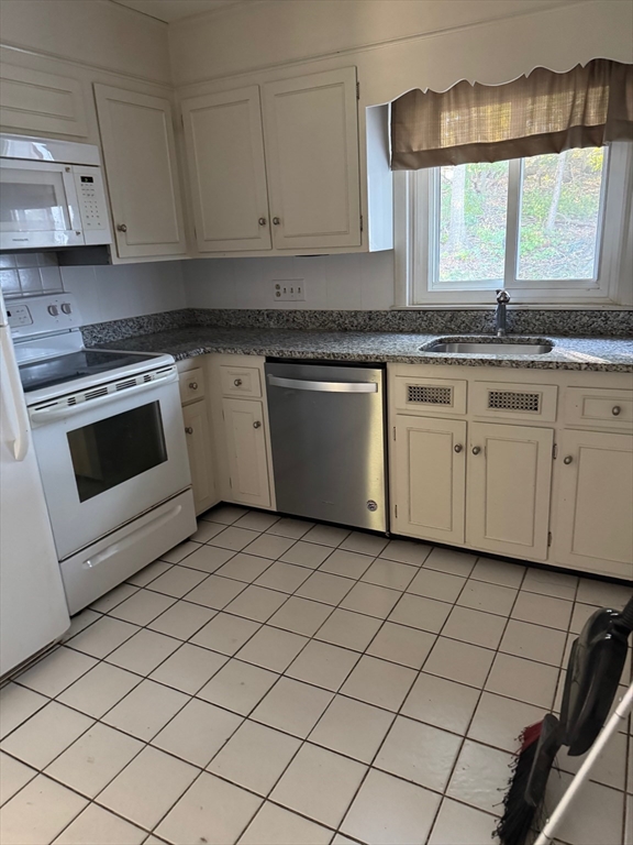 14 Dinanno Rd, Stoneham