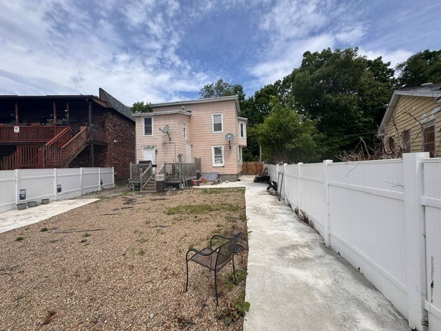 1081 Lawrence St