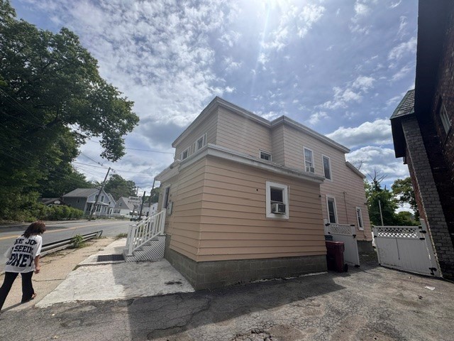 1081 Lawrence St