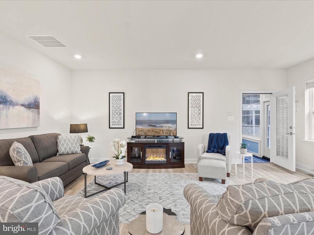 21048 STILLWATER DRIVE SF8