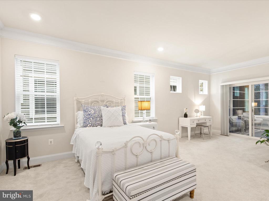 21048 STILLWATER DRIVE SF8