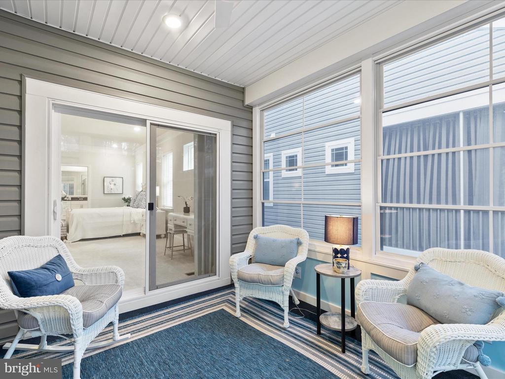 21048 STILLWATER DRIVE SF8