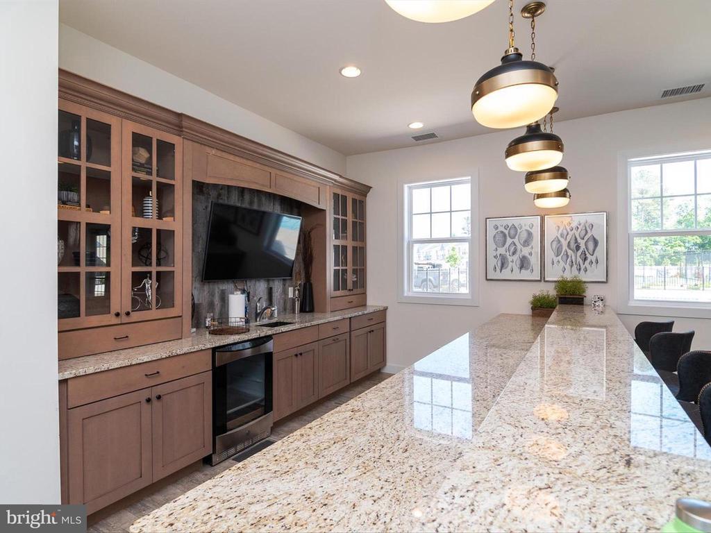 21048 STILLWATER DRIVE SF8