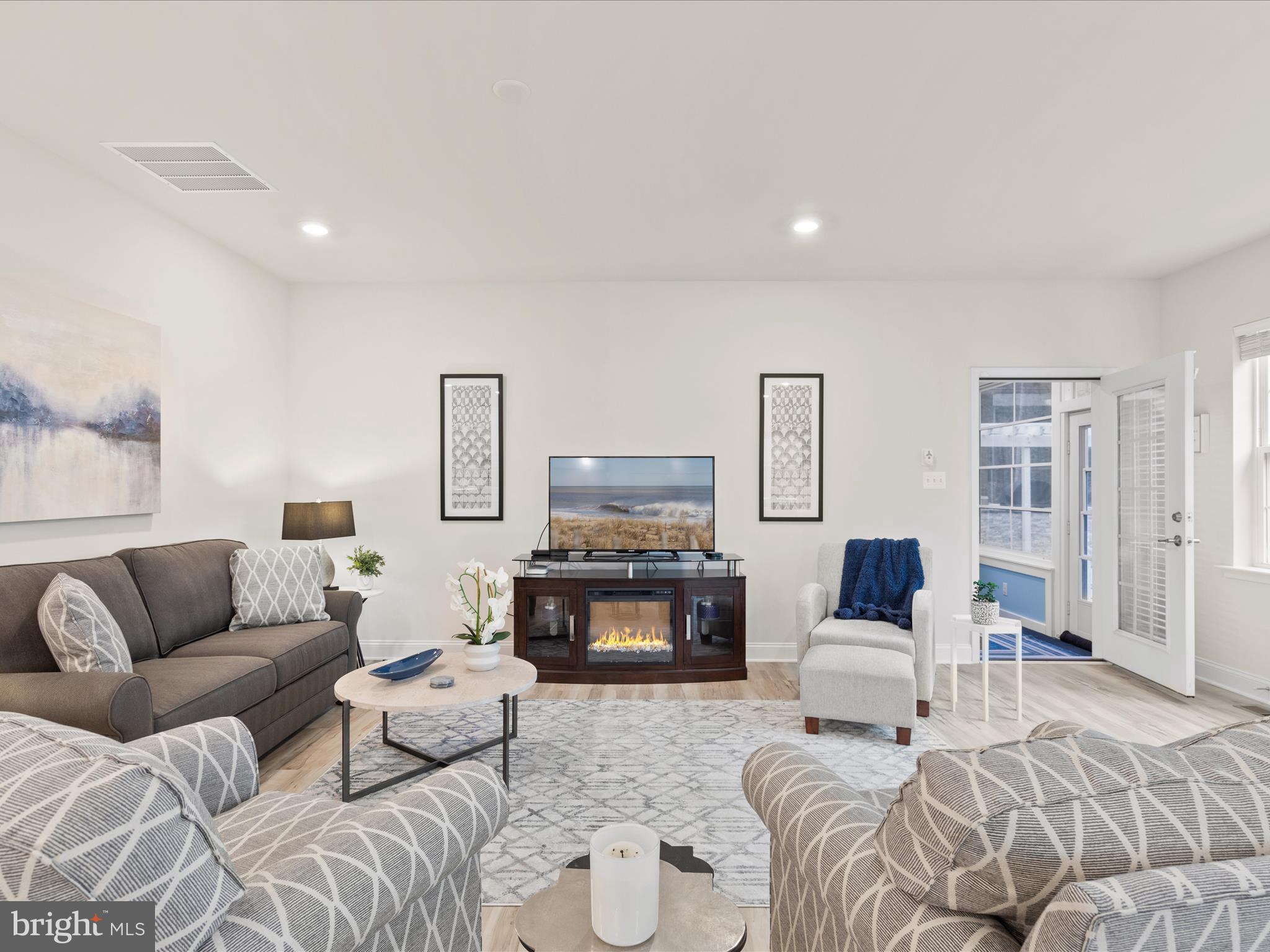 21048 STILLWATER DRIVE SF8