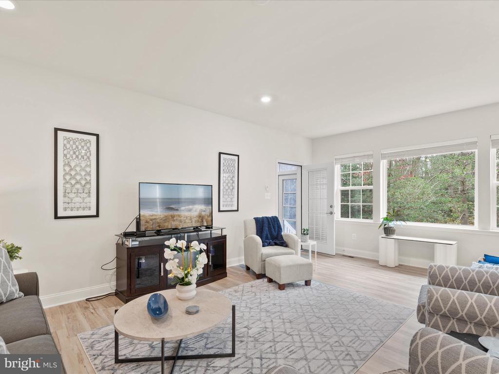 21048 STILLWATER DRIVE SF8