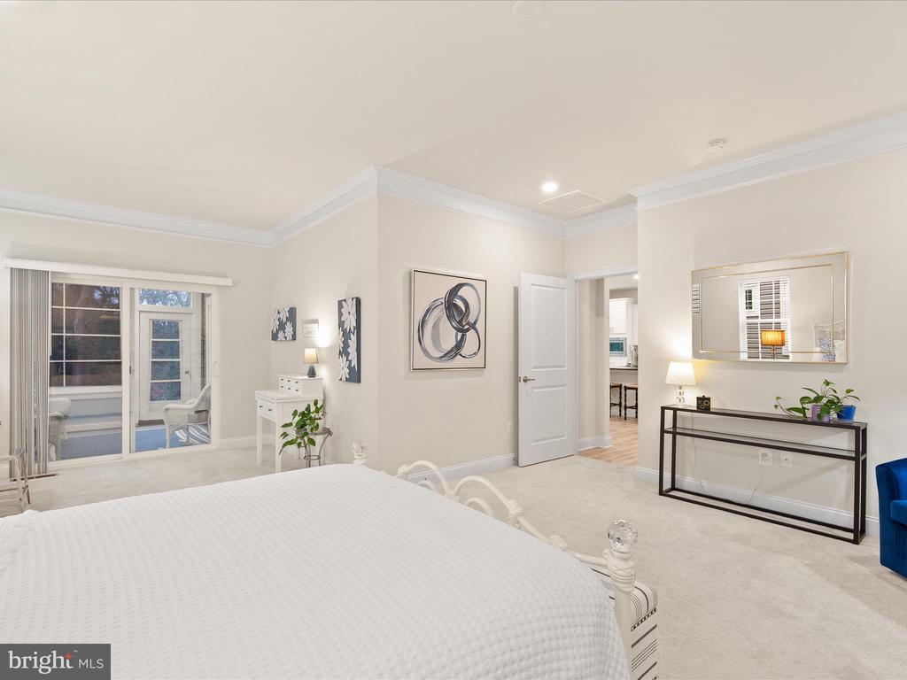 21048 STILLWATER DRIVE SF8