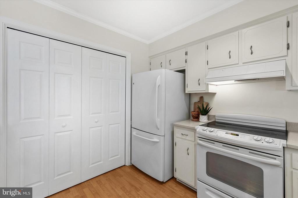 1 OAK VIEW COURT