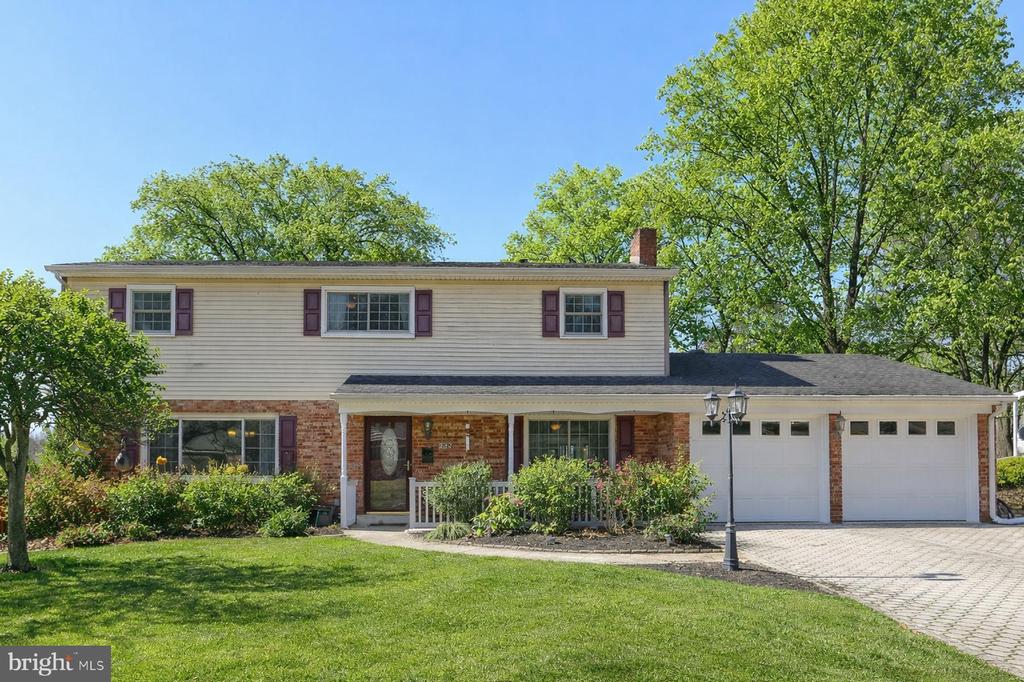 232 WINDING WAY