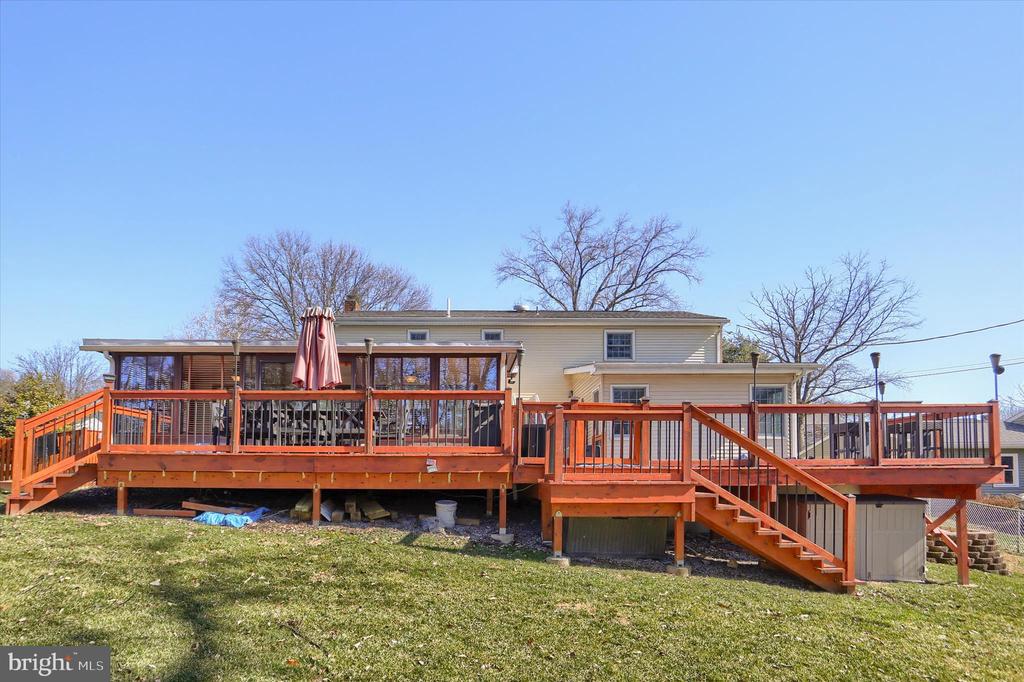 232 WINDING WAY