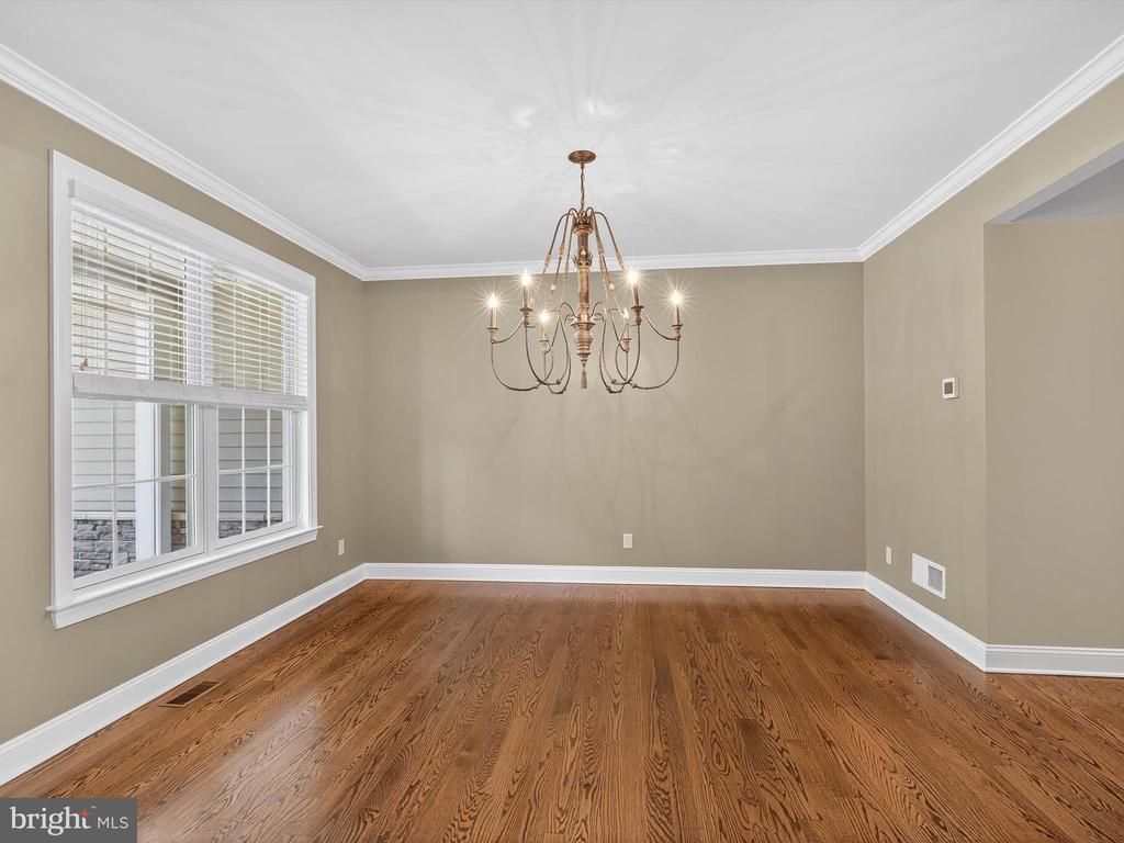 2400 MOCKINGBIRD DRIVE