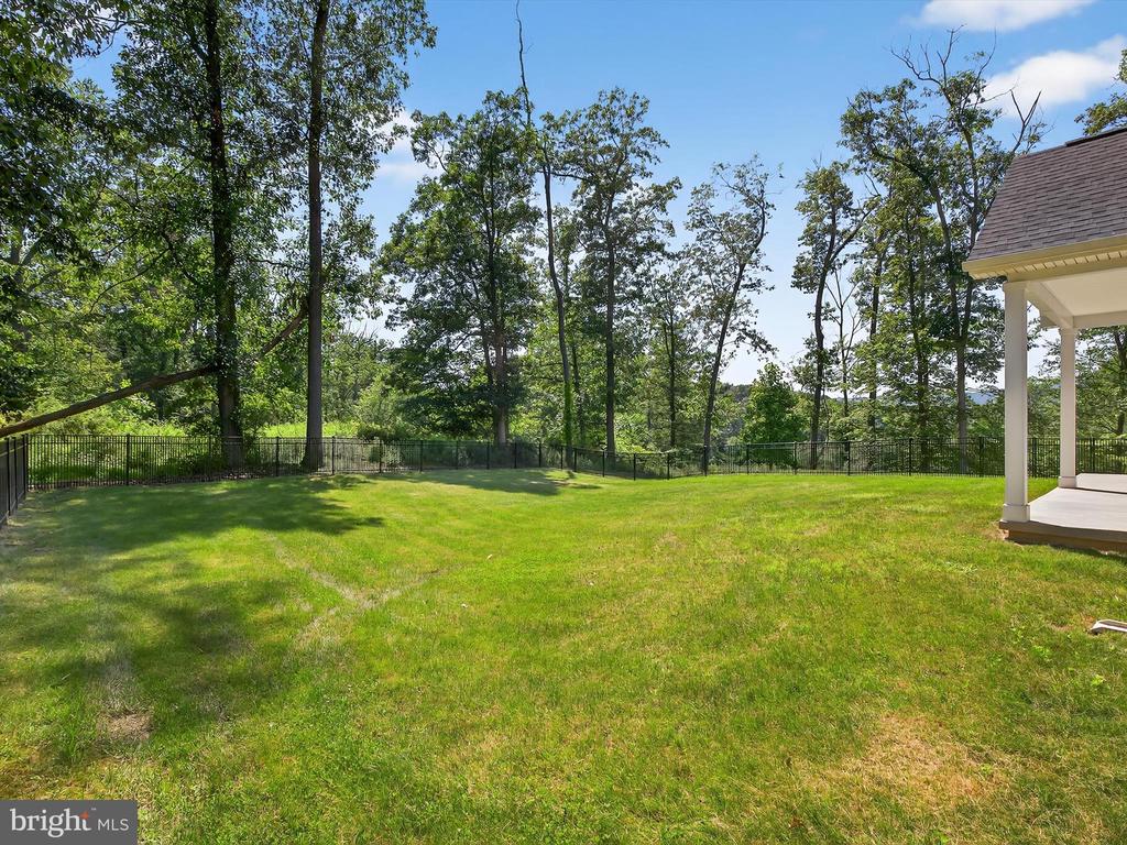 2400 MOCKINGBIRD DRIVE
