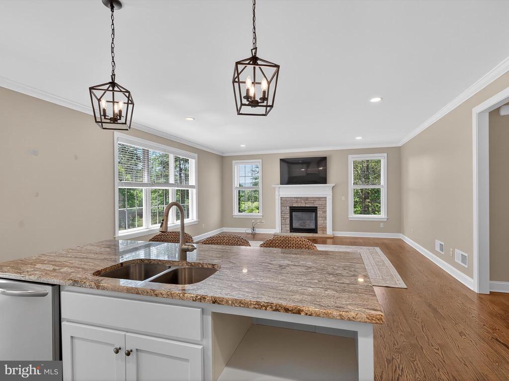 2400 MOCKINGBIRD DRIVE