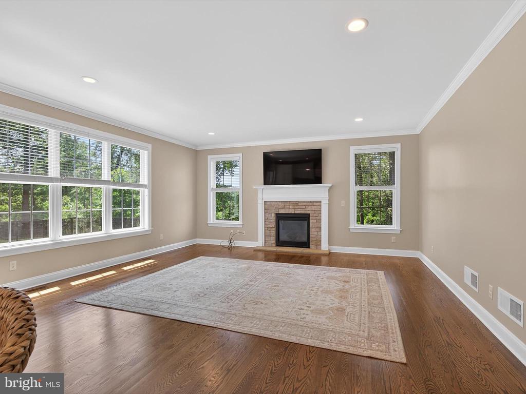 2400 MOCKINGBIRD DRIVE