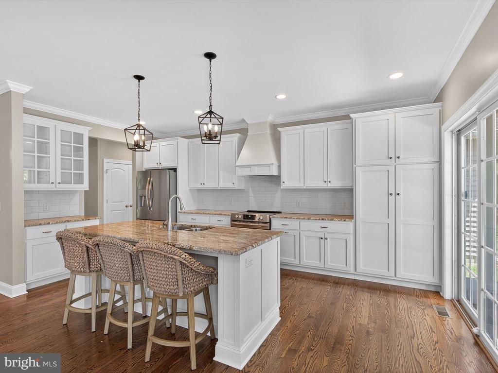 2400 MOCKINGBIRD DRIVE