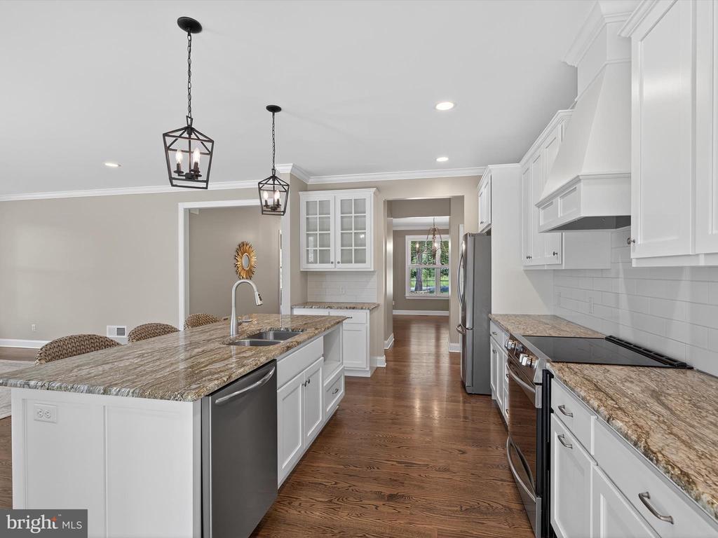 2400 MOCKINGBIRD DRIVE