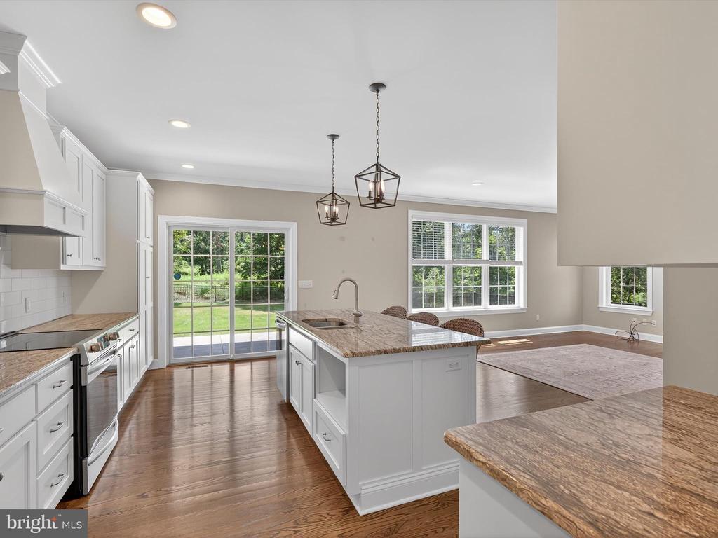 2400 MOCKINGBIRD DRIVE
