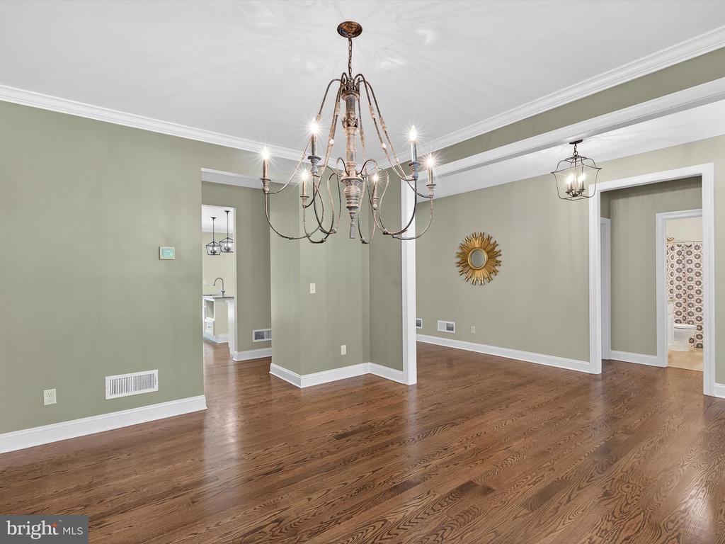 2400 MOCKINGBIRD DRIVE