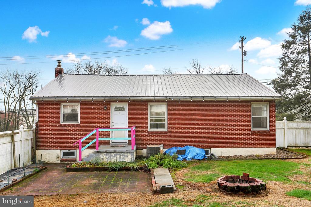 2588 SPRING GARDEN DRIVE