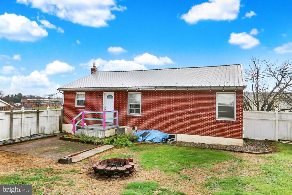 2588 SPRING GARDEN DRIVE