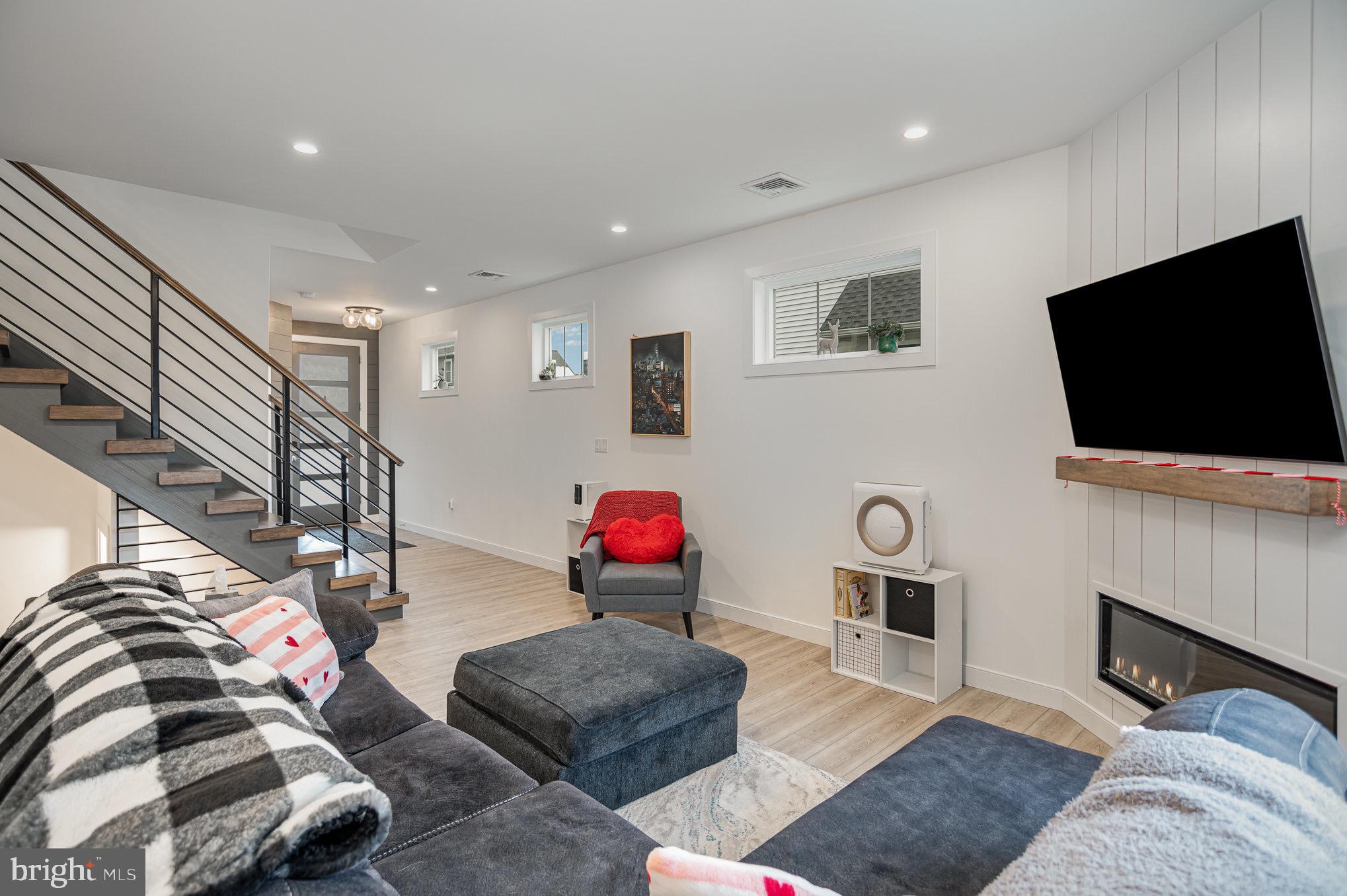 1415 HEATHERWOOD DRIVE