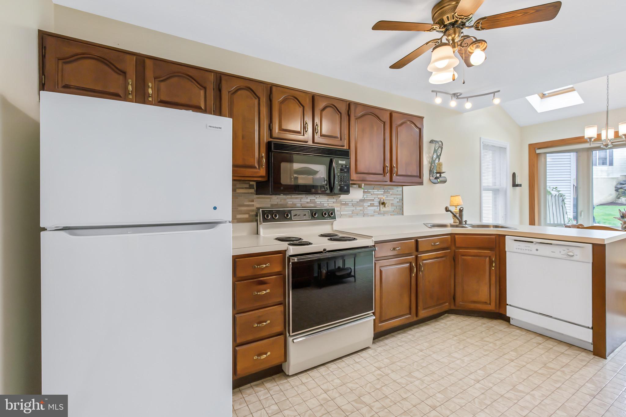 6476 LINCOLN COURT