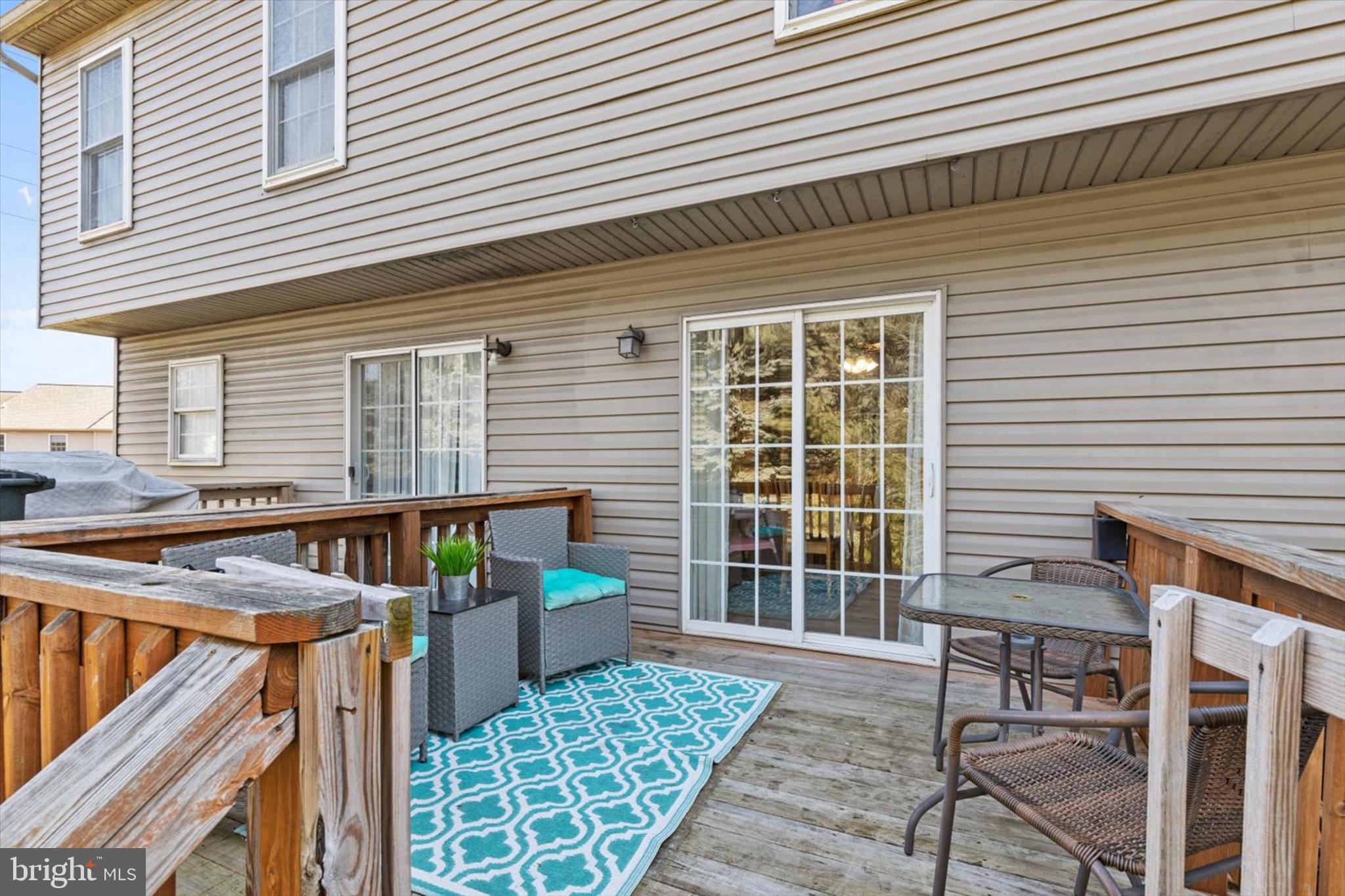 739 KNOLL DRIVE
