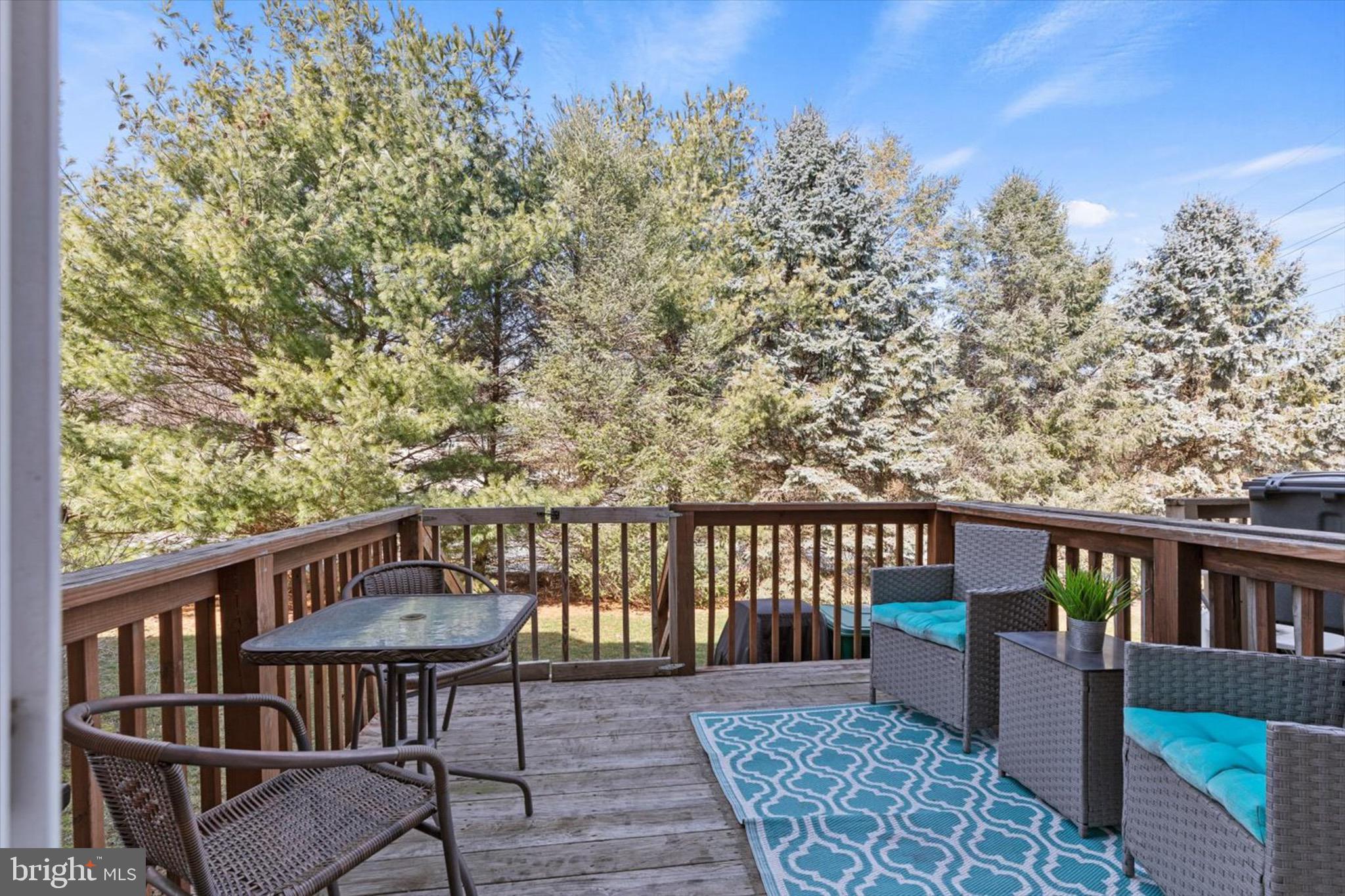 739 KNOLL DRIVE