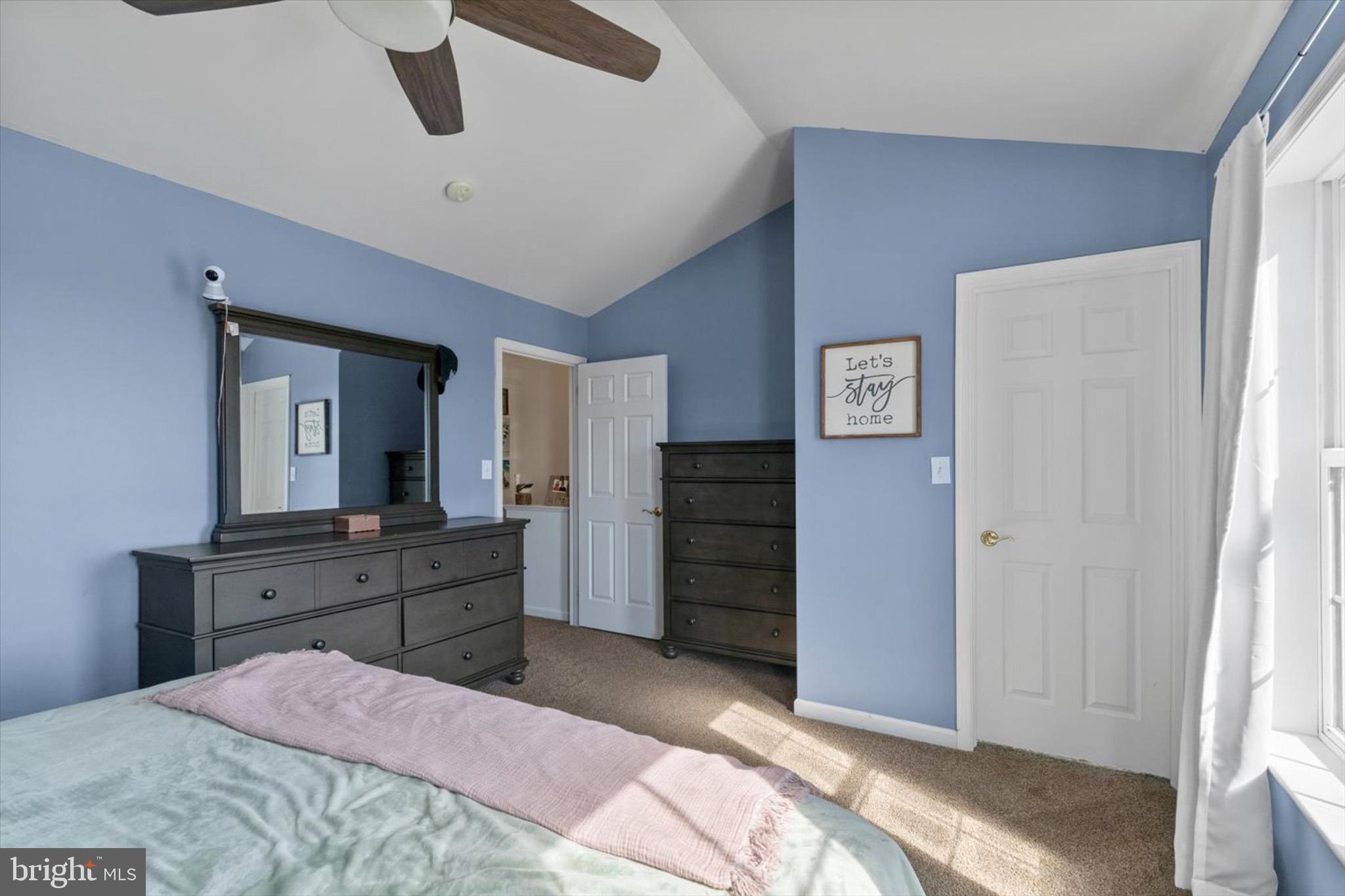 739 KNOLL DRIVE